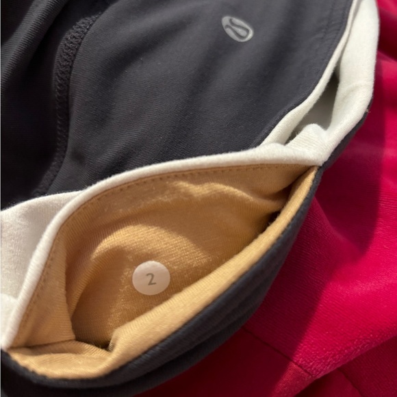 Lululemon Groove Crop Pant Reversible Gray/White/Heather Gray Size 2 NWOT New! - Picture 8 of 8